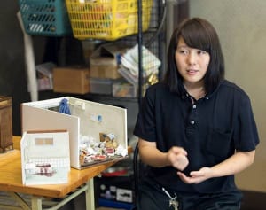 “死の部屋”ミニチュア作った25歳女性語る孤独死の凄惨現場