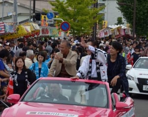 70年の歴史刻んだ「秦野たばこ祭」福士誠治さんら感謝のパレード