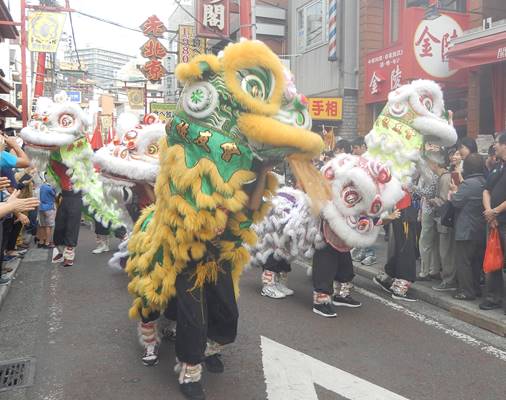 獅子のパレードも盛大に　横浜中華街で国慶節