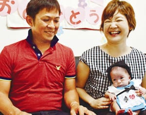 出生時２６１グラム超未熟児　３２９０グラムで元気に退院　金城寧々ちゃん