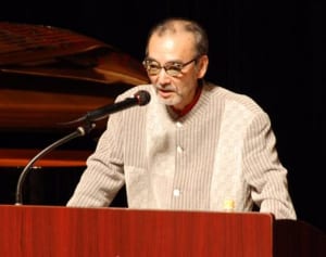 名曲誕生秘話も披露　芥川賞作家・新井さんが横浜で講演