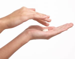 専門家が提言！お手頃価格で揃う“優秀コスメ”の選び方