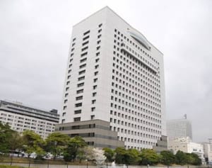 「邪魔だ」に立腹、追走　容疑者が供述　東名・夫婦死亡