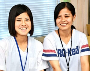 投票立会人に知念高生の城間、平良さん　新有権者を啓発　与那原