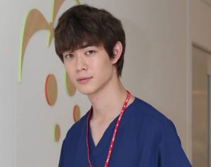 父は宮沢和史　俳優デビューした宮沢氷魚「憧れは阿部寛」