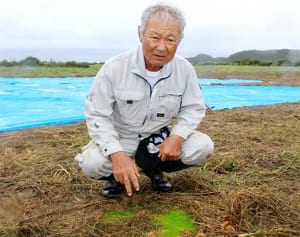 ヘリＣＨ５３不時着現場　事故機残骸が散乱　吸い殻やガムも