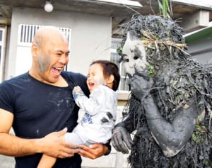泥、神様、泣き笑い　宮古島・島尻のパーントゥプナハ