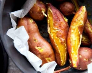 オーブン、フライパン…おウチで焼きいも再現するには