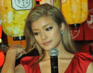 ローラ　独立騒動に新展開！CM営業開始に事務所激怒の内容証明