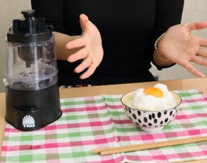 話題沸騰「究極のTKG」、開発者はおもちゃ界のドクター中松