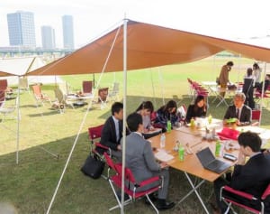 オフィスは河川敷　川崎、官民の勉強会が社会実験