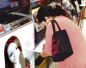 安室さんベスト盤好調　「かつてない予約数」　沖縄県内ＣＤ店