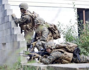 架空の街　リアルな“戦闘”　ルポ・バージニア州の米海兵隊士官訓練校