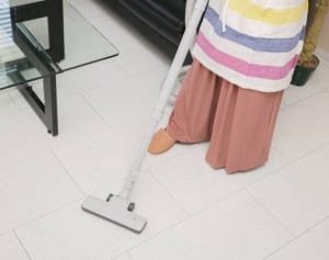 掃除機がけで背中ヤセ！ 体もキレイにする代謝UP掃除法