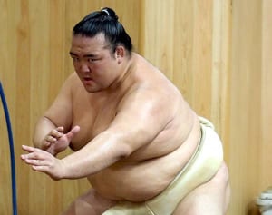 稀勢の里に後援会長が鬼指令「稽古量を今までの3倍に！」