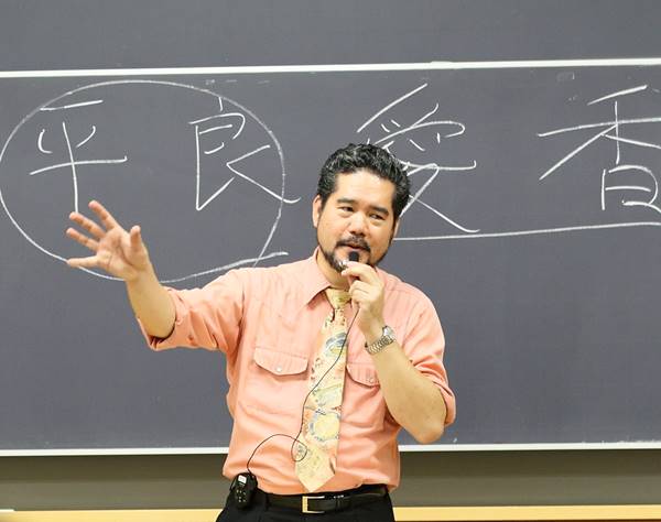 社会人にも大人気の大学講義…講師は日本初の「ゲイ牧師」