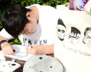 「僕の絵でハッピーに」　難病の中学生　才能磨き、個展開く