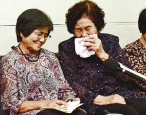 苦しみ７２年、判決１分　沖縄戦国家賠償訴訟の高裁棄却　原告落胆