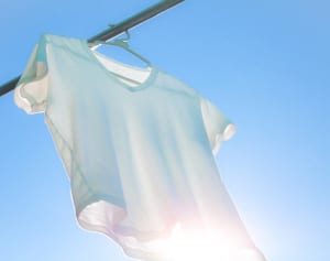 朝一番に干せば運気が変わる!?幸運を呼ぶ洗濯物の干し方