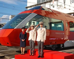 小田急ロマンスカー新型公開　「７００００形」