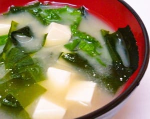 味噌汁のだしはケチャップで！調味料がない時の節約代用術