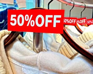 『服を買うなら、捨てなさい』著者が指南！「冬セール」必勝7カ条