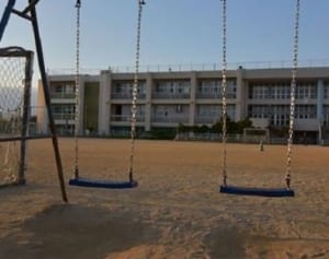 米軍ヘリ窓落下被害校に誹謗中傷の電話　宜野湾市教委にも