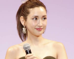 紗栄子　TV出演激増の陰にシンママの矜持「養育費は使わない」
