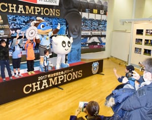 悲願のシャーレ目にして実感　フロンターレ初V回顧展