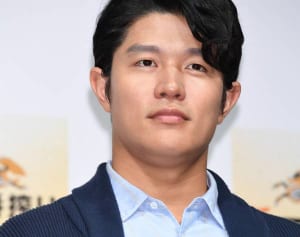 「おばさん、正視できない！」鈴木亮平の“フェロモン相撲”