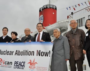 核なき世界へ船出　ピースボート、被爆者乗せ