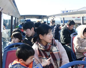 見晴らし堪能　屋根なしバスで三浦周遊