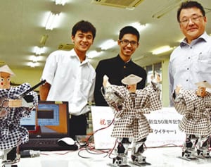 沖縄独特の踊り、高校生のロボが再現　宮古島の「クイチャー」、三線演奏も