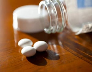 水なしでカプセル薬飲むと胃潰瘍に…意外と怖い「市販薬」