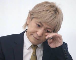 小室哲哉　涙の引退会見でも残された“裏方で復帰”の可能性