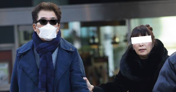 鈴木雅之 糟糠の妻も黙認する40代美魔女との 二重愛生活 女性自身