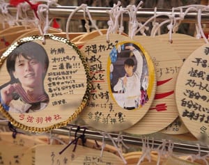 羽生結弦　バスツアーでファン大挙…全国に広がる祈祷班の祈り