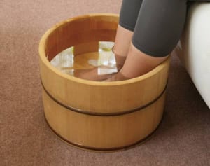 ガサガサヒビ割れかかとは自家製「重曹風呂」でつるつるに！