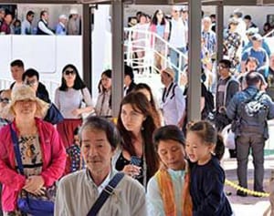 沖縄観光客ハワイ超え　昨年939万人、外国人が大幅増
