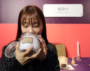 “人の3倍鼻が利く”重盛さと美を「におい展」に連れていってみた