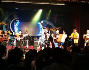 世界の沖縄県系人、ペルーで抱擁　若者ウチナーンチュ大会が閉幕　フィナーレにHY出演