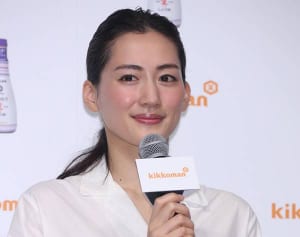 綾瀬はるか「世界平和」の夢にこめた「祖母との約束」