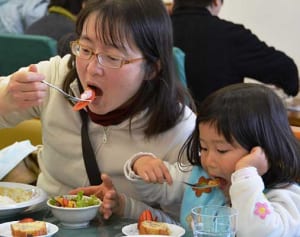 吉田島高（開成町）生徒、こども食堂に自慢の農産物提供