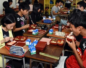 大磯町の中学校給食問題　生徒自身の声を届けたい、全校アンケート結果を町に提出へ