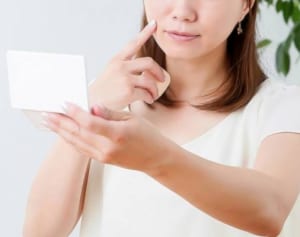 皮脂が5分の1に…「50代の悩み」に応える専用化粧品急増中