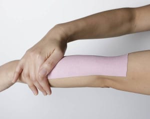 “USAタトゥー疑惑”で話題「キネシオテープ」驚きの効果