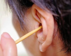 耳かきの正しい頻度は？医師語る「耳を傷つけるNG習慣」