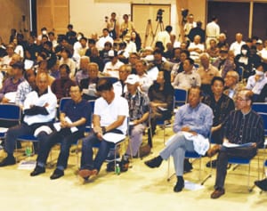 市民、賛否ぶつけ合う　陸自弾薬庫で説明会　宮古島市