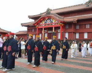 女性中心に儀式「百人御物参」　首里城で厳かに再現