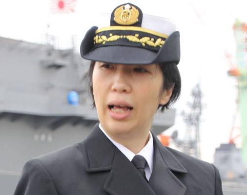 女性初の海自護衛隊司令　東1等海佐が着任　横須賀基地